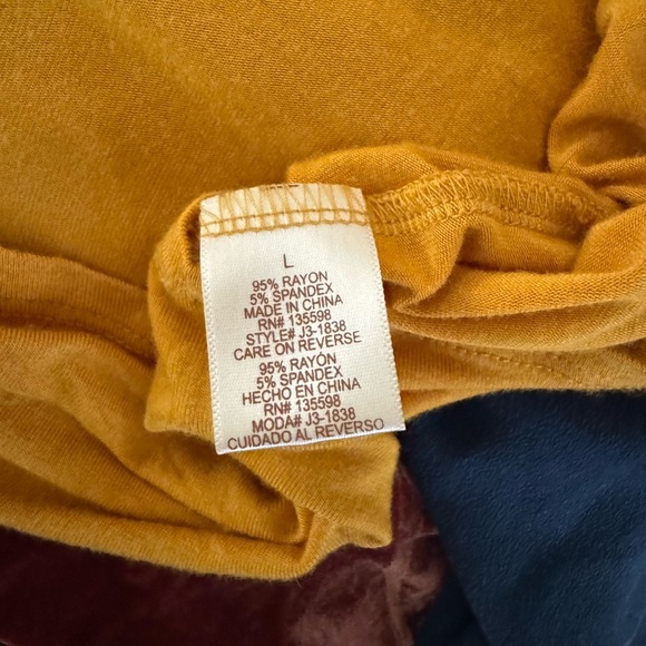 Liberty Love split cold sleeve mustard color top. Super cute and comfy Sz. L - Picture 7 of 7